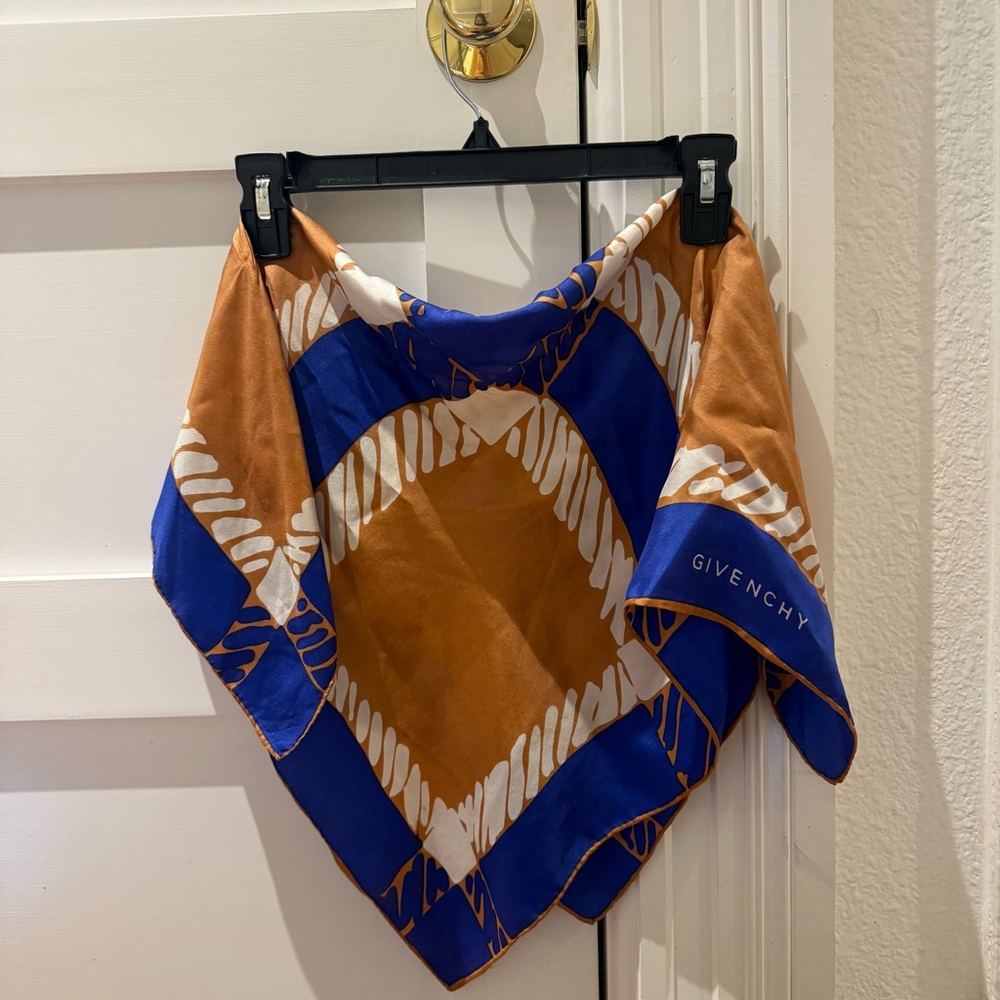 Givenchy Elegant Blue and Tan Scarf
